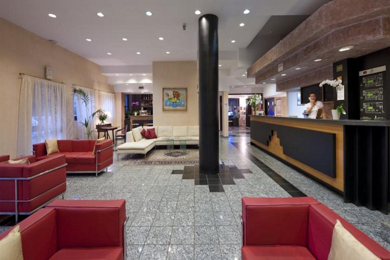 Hotel Comtur Binasco Εξωτερικό φωτογραφία